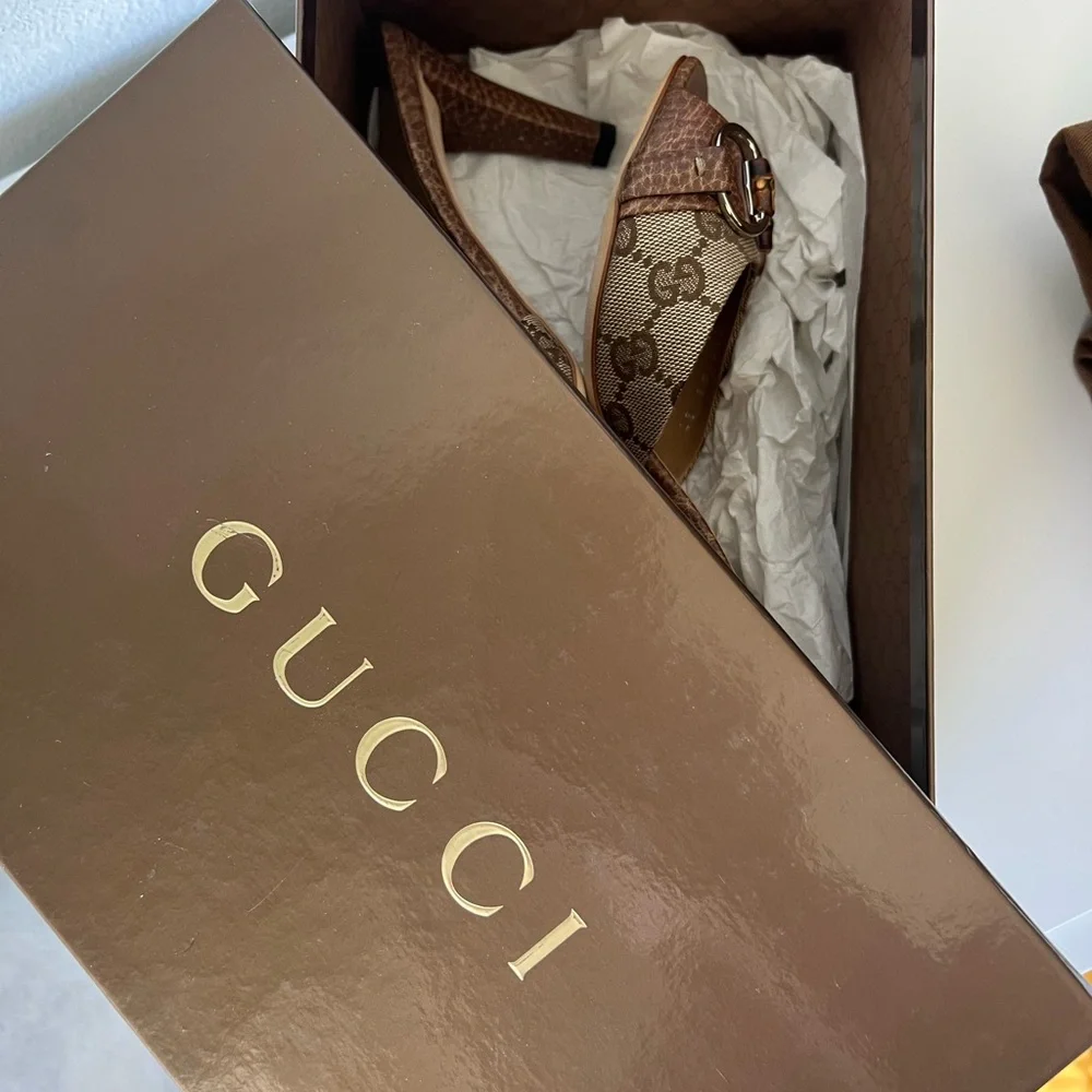 Gucci Brown Kitten Heel Shoes with Bow Detail - Picture 8 of 10